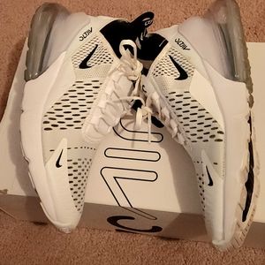 Women size 7 2022 New White Air Max 270